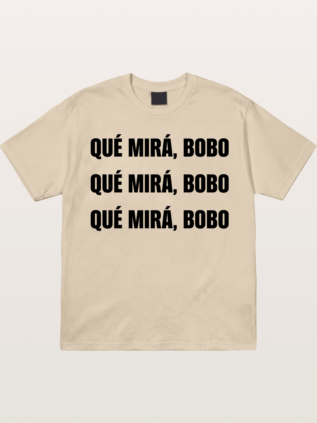 Que Mira Bobo Repeated Text Gildan T-shirt