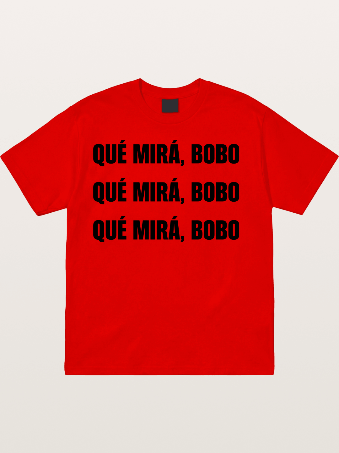 Que Mira Bobo Repeated Text Cotton T-shirt
