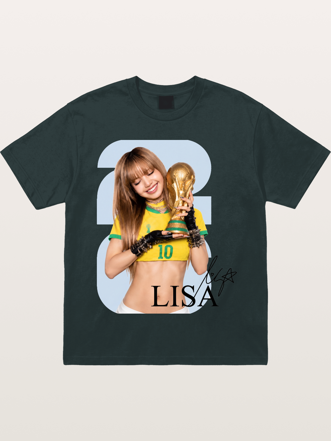 Lisa WC Trophy Portrait Gildan T-shirt