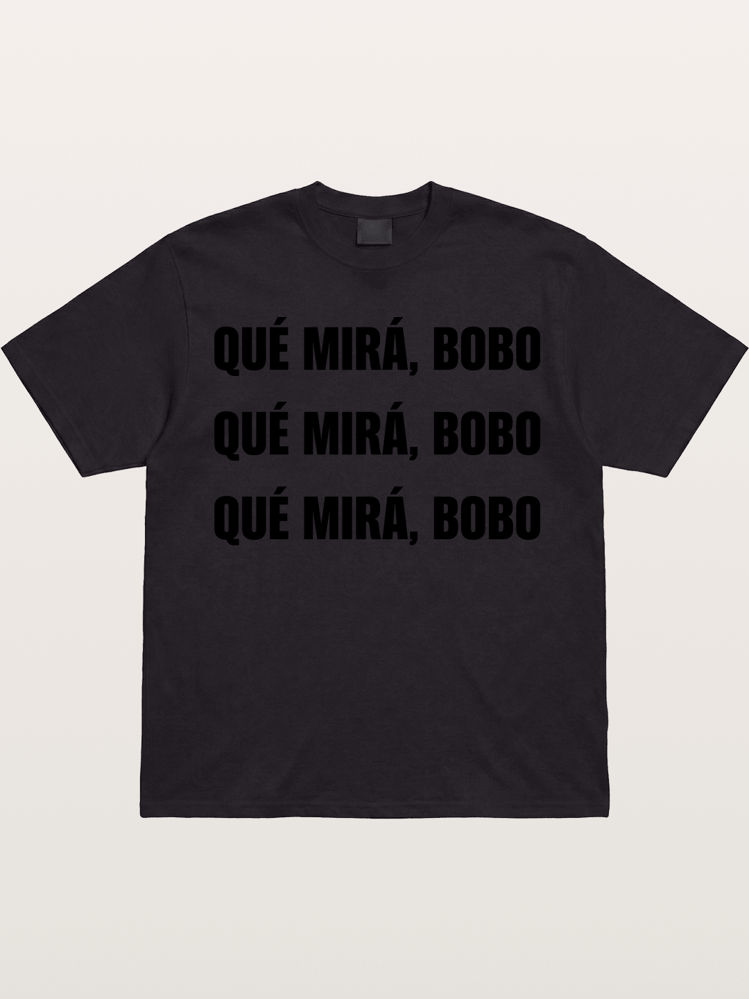 Que Mira Bobo Repeated Text Gildan T-shirt