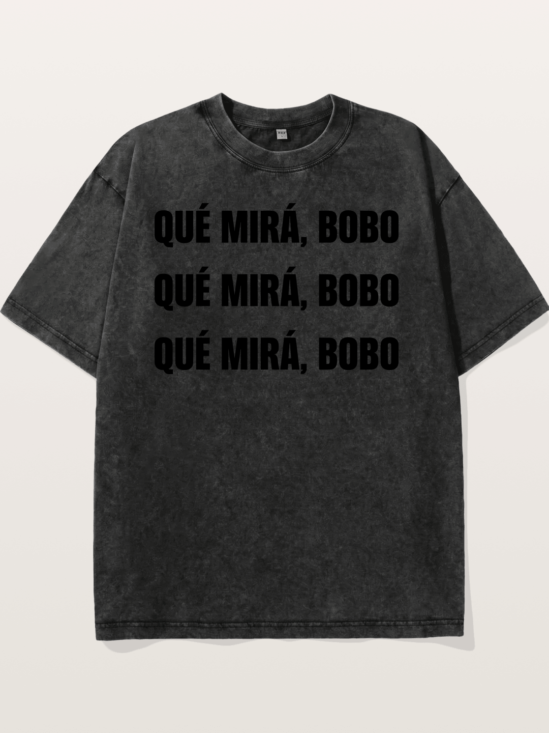 Que Mira Bobo Repeated Text Washed T-shirt
