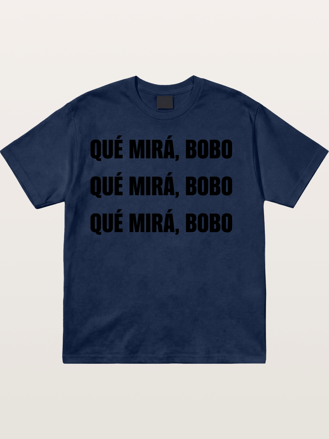 Que Mira Bobo Repeated Text Cotton T-shirt