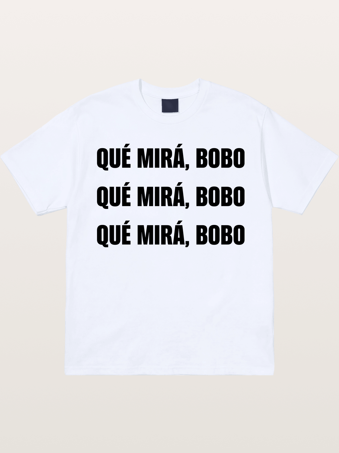 Que Mira Bobo Repeated Text Gildan T-shirt