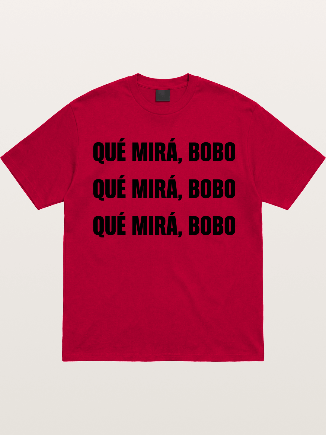 Que Mira Bobo Repeated Text Gildan T-shirt