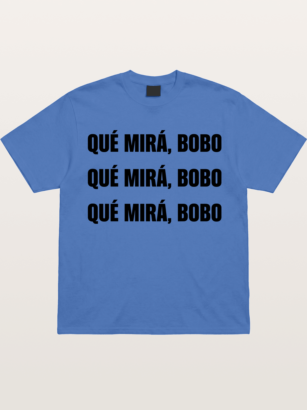 Que Mira Bobo Repeated Text Gildan T-shirt