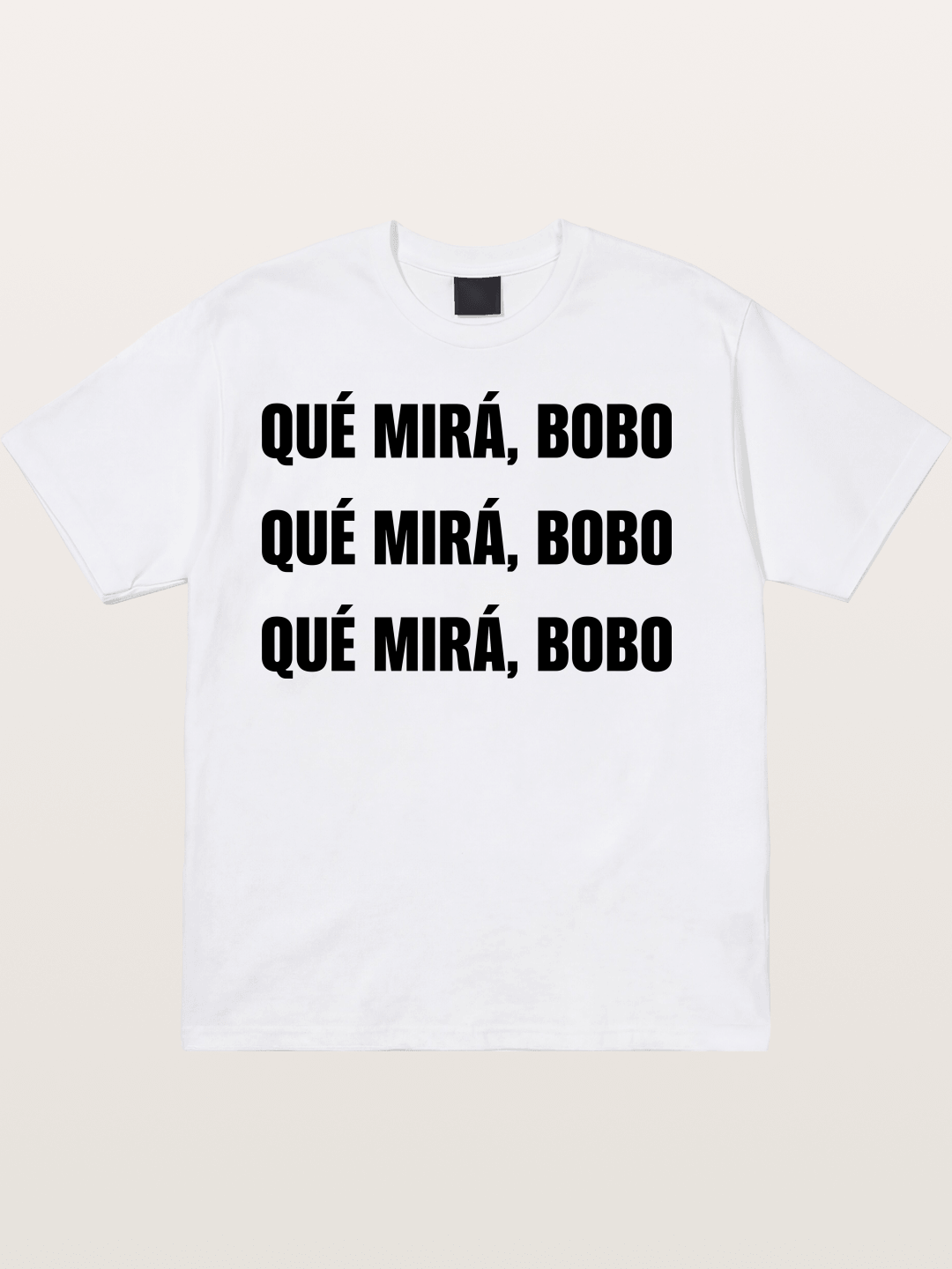 Que Mira Bobo Repeated Text Cotton T-shirt